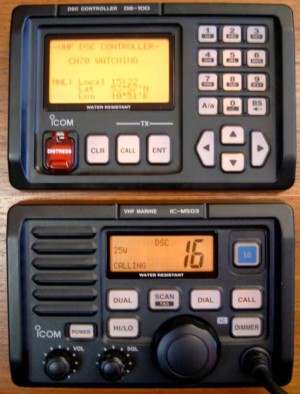 Funkgerät ICOM IC-503 und DSC-Controller DS-100, Ausbildungs- und Prüfungsgeräte der Wasserfahrschule Travemünde, Ihrer Segelschule an der Ostsee